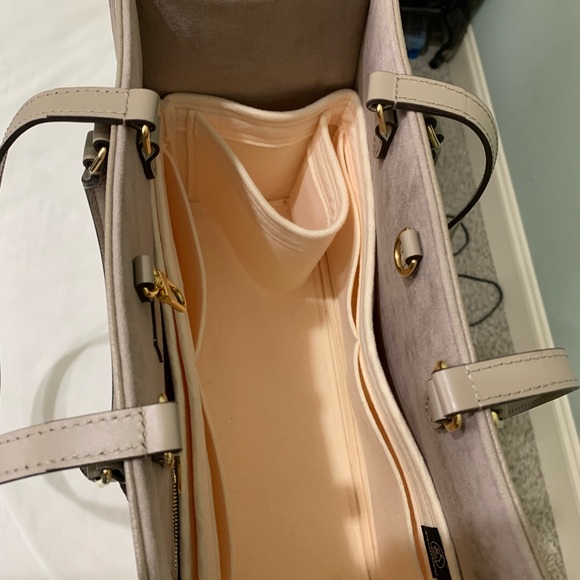 Louis Vuitton On-The-Go. MM , like new condition - Picture 7 of 9